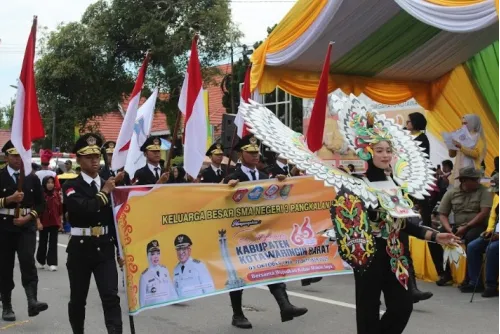 SMAN 3 Pangkalan Bun Meriahkan Pawai Nasi Adab 2025