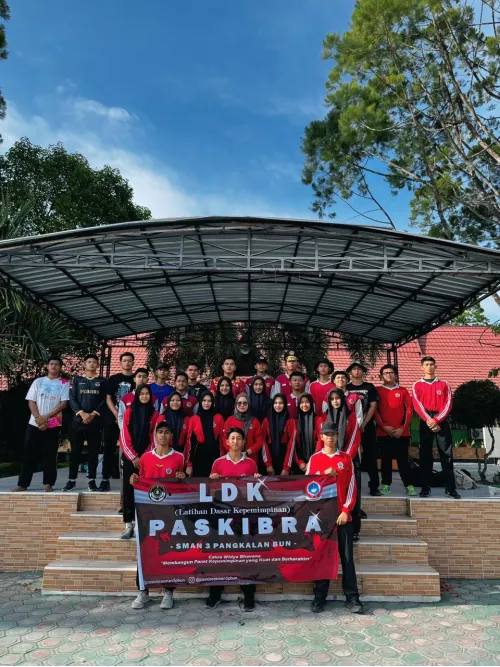 Latihan Dasar Kepemimpinan Paskibra SMAN 3 Pangkalan Bun