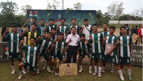 Tim Sepak Bola SMANTRI Juara 3 Smansa Football Competition 2026