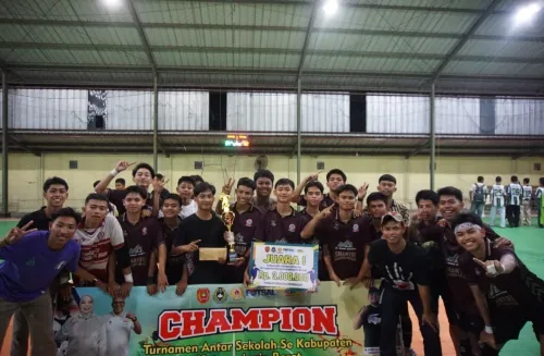 Futsal SMANTRI Juara 1 Kompetisi Antar SMA/SMK/MA se-Kotawaringin Barat