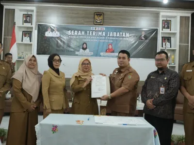 Serah Terima Jabatan Kepala Sekolah SMA Negeri 3 Pangkalan Bun, Ibu Silvia Ekawaty, S.Pd. Resmi Memimpin Smantri