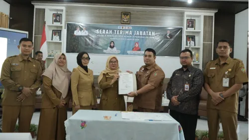 Serah Terima Jabatan Kepala Sekolah SMA Negeri 3 Pangkalan Bun, Ibu Silvia Ekawaty, S.Pd. Resmi Memimpin Smantri