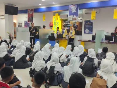 BCA Ajak Siswa SMANTRI Jelajahi Dunia Perbankan Melalui Student Banking Tour